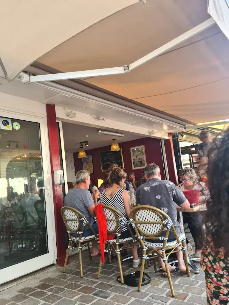 Les Chiens Fous restaurant in Soulac-sur-Mer