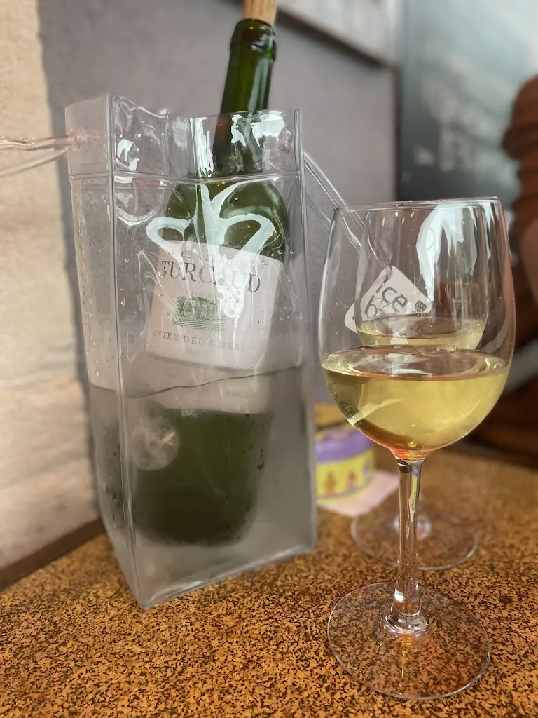 Bas Elshout_Bar Cave des Amis_Soulac-sur-Mer_review