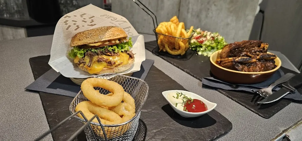 Chicken Café_Bourg-d'Oisans_slider_image_3