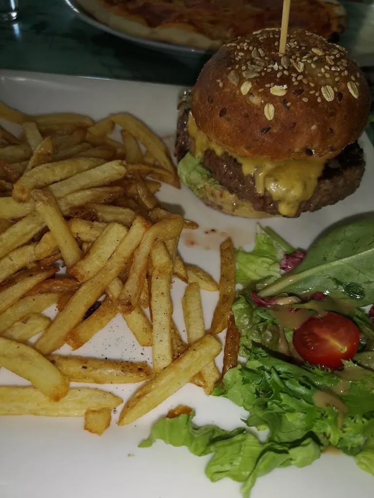 Ollie Catling_Le Nautilus_Soulac-sur-Mer_review