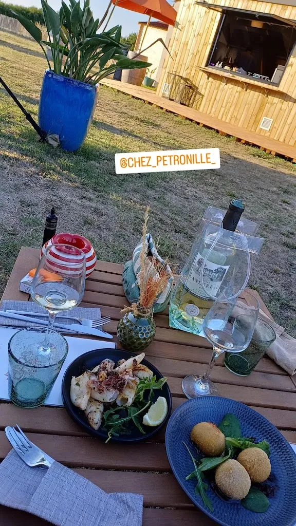 Helene Bredeau_Chez Pétronille_Soulac-sur-Mer_review