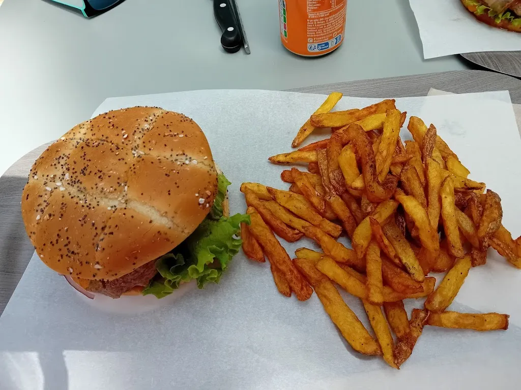 Stephanie Chaigneau_Medoc’ment Bon_Soulac-sur-Mer_review