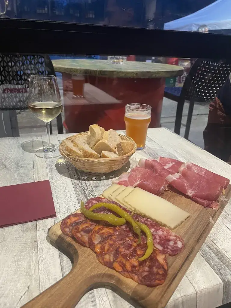 Brasserie Artza restaurant in Urcuit