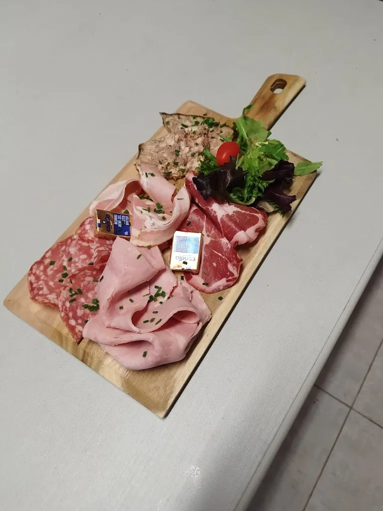 LE CALLU restaurant in Ussac