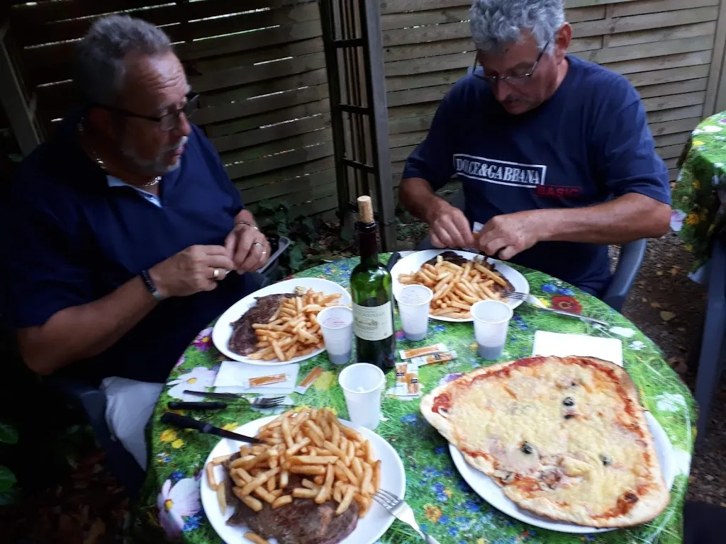 ROOM SERVICCE 24/24_Ussac_slider_image_1