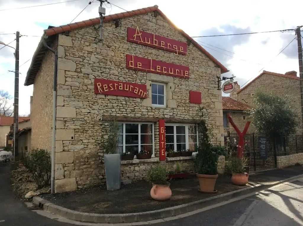 Auberge de l'Ecurie restaurant in Usson-du-Poitou