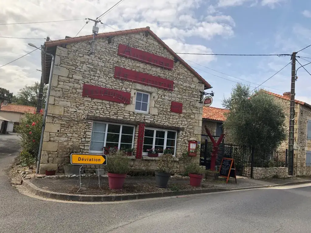 Auberge de l'Ecurie_Usson-du-Poitou_slider_image_3