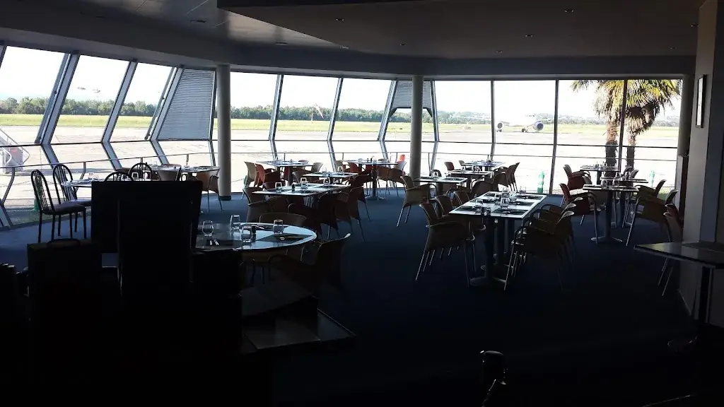 IZARDO brasserie restaurant in Uzein