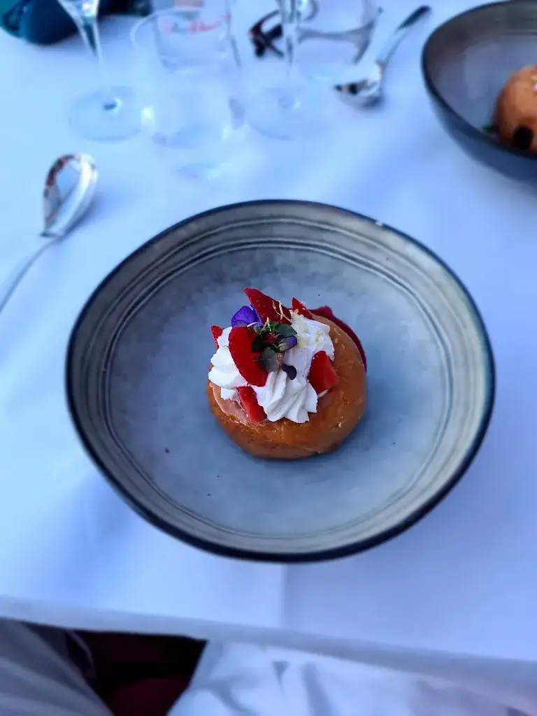 Mike Smith_Le Libellule - Bateau Restaurant_Annecy_review