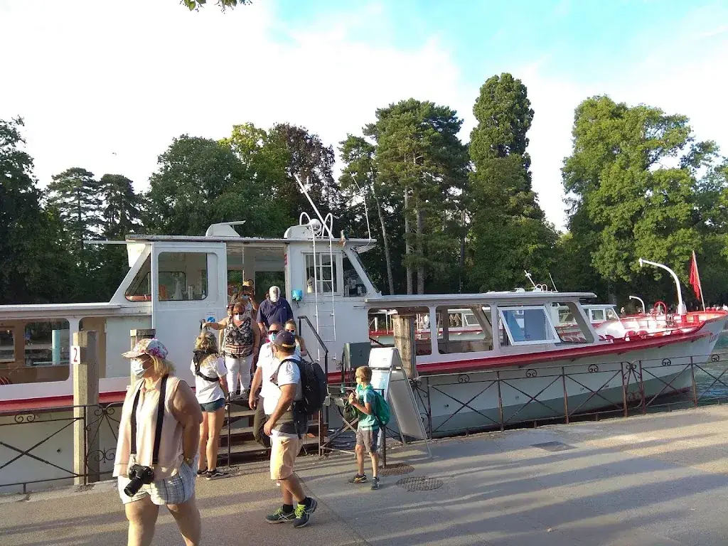 veeresha Y_Le Libellule - Bateau Restaurant_Annecy_review