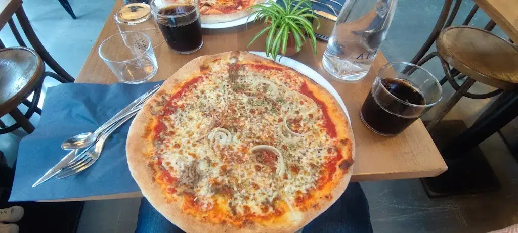 Eamon Corrigan_GARAGE DES PYRENEES BAR BRASSERIE PIZZERIA_Ustaritz_review