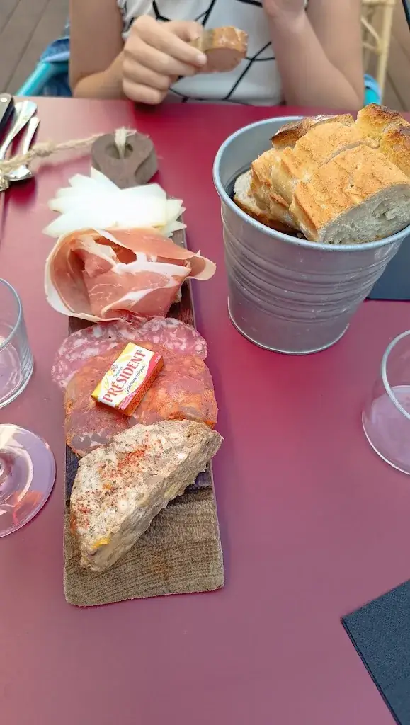 emynate 18_GARAGE DES PYRENEES BAR BRASSERIE PIZZERIA_Ustaritz_review