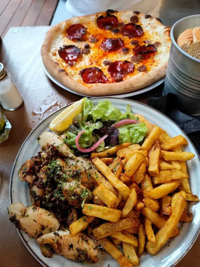 GARAGE DES PYRENEES BAR BRASSERIE PIZZERIA_Ustaritz_slider_image_3