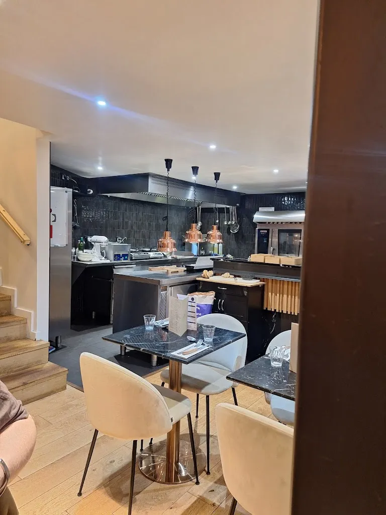 Tero Kurki_Café Ventadour_Ussel_review