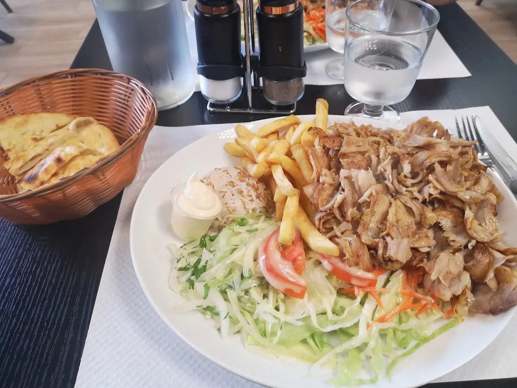 Gilbert Prataviera_L’Arlequin Chez Momo_Ussel_review