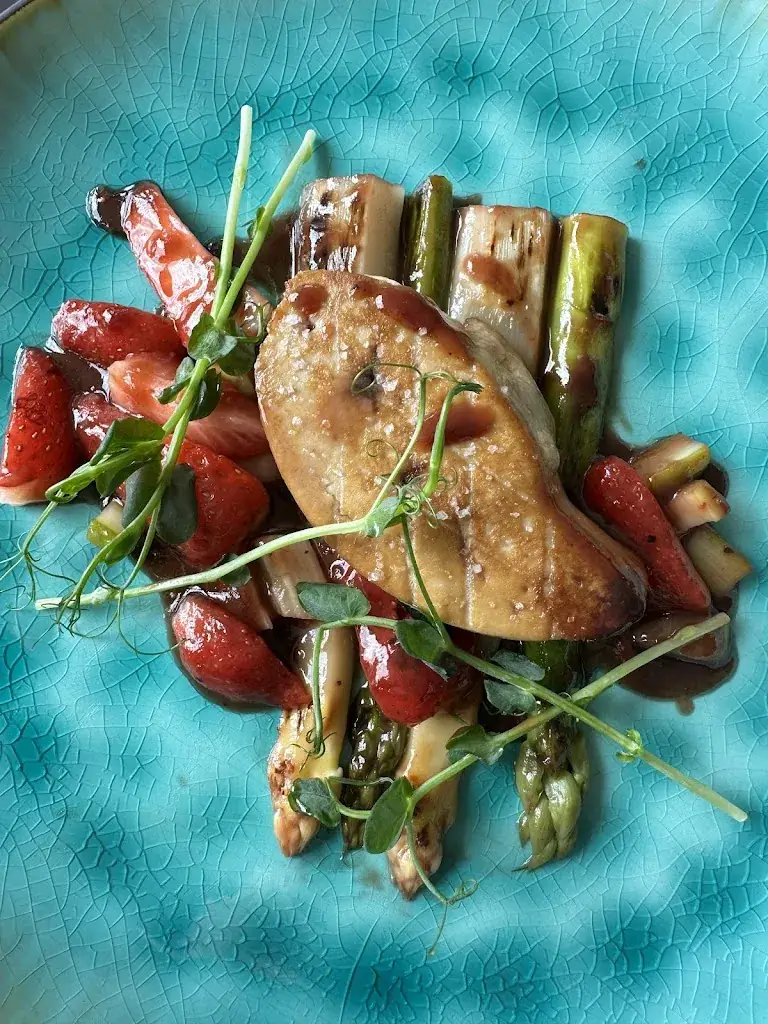 Camille Alméras_Côté Lac_Ussel_review