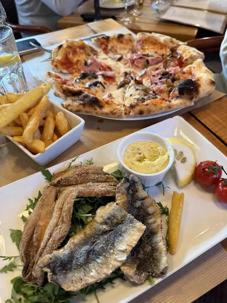 Claudia Antonie_La Pomme de Pin_Ramatuelle_recensione