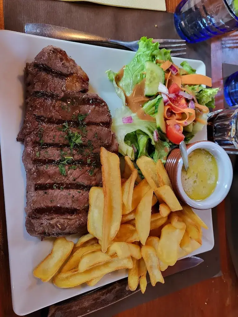 Chloe Iribaren_La Cabane_Vars_review