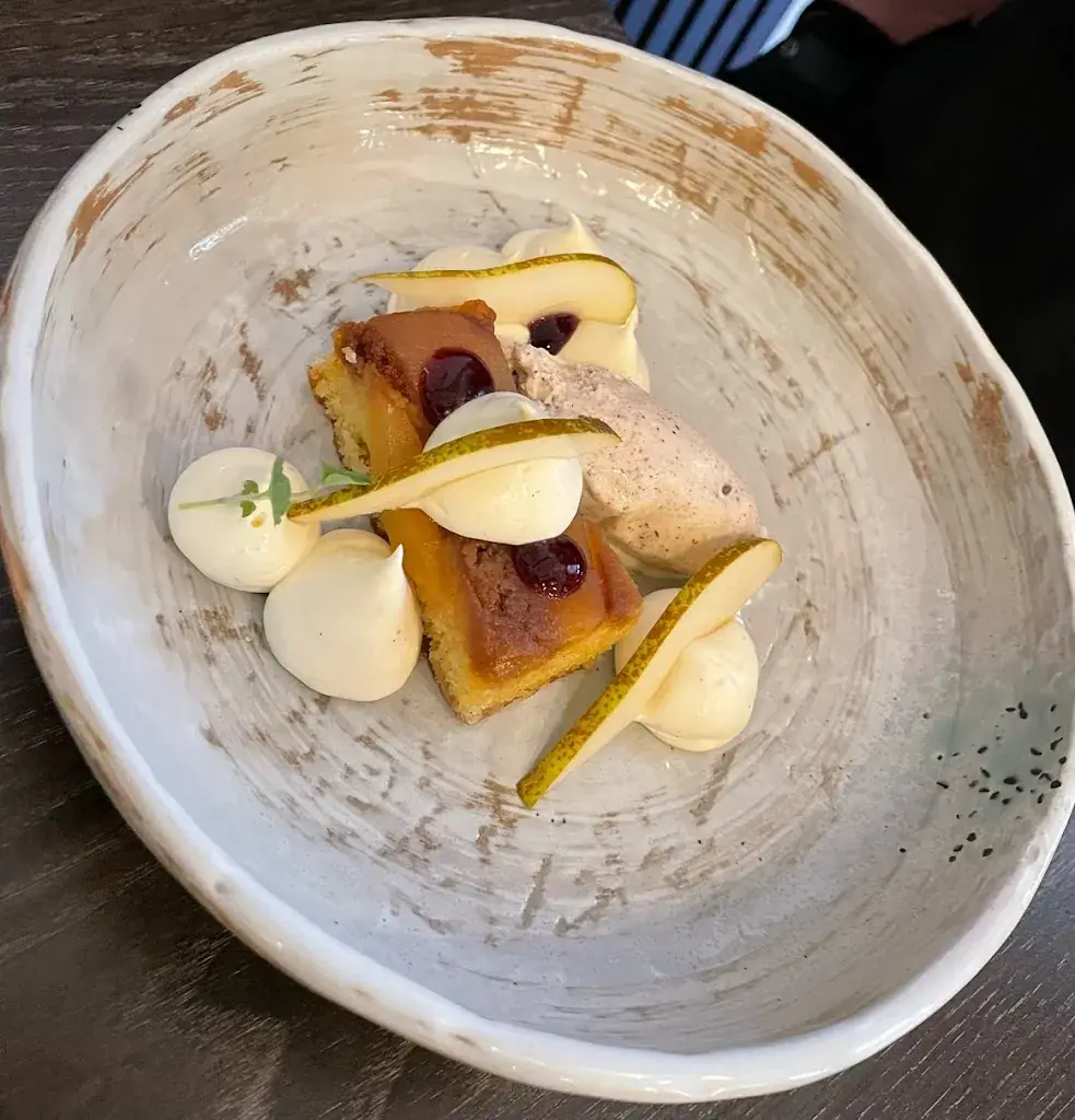 Victor Chauhan_La Table de M_Uzerche_review