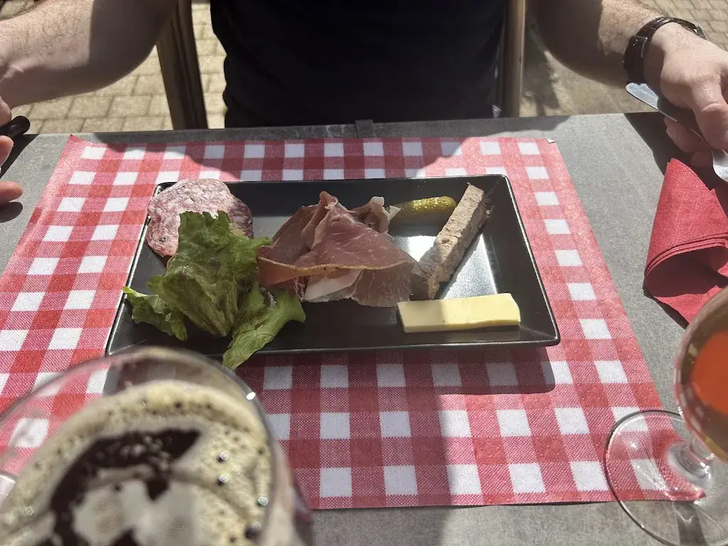 Adeline Cattiaux_Au Fil Du Temps_Uzerche_review