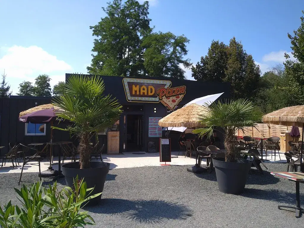 Christopher Lomas_Pizza & Burger 