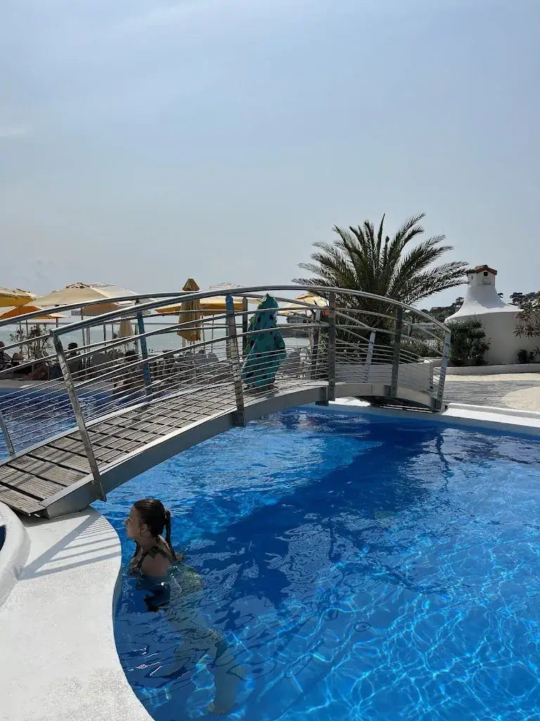 Eren Hasan_La Maison Blanche_Vaux-sur-Mer_review