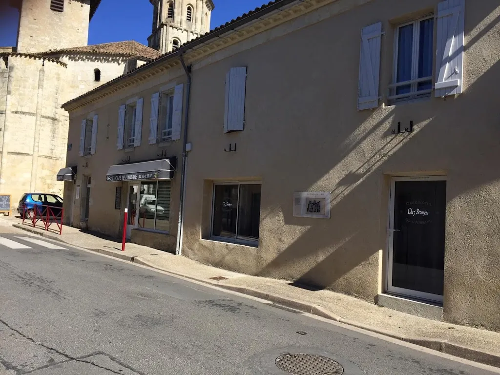 Café Hotel de l'Abbaye restaurant in Vertheuil
