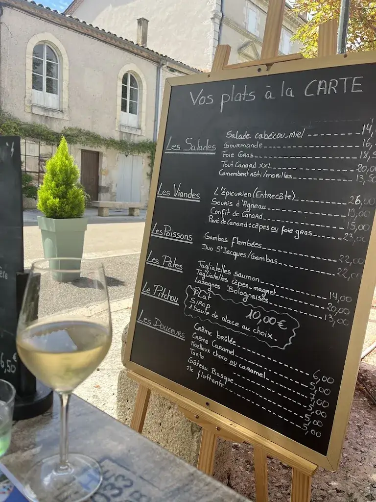 Café des Marronniers_Vianne_slider_image_3