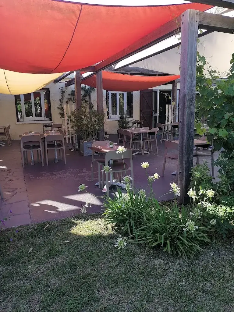 Le Verre Y Table_Vergt_slider_image_1