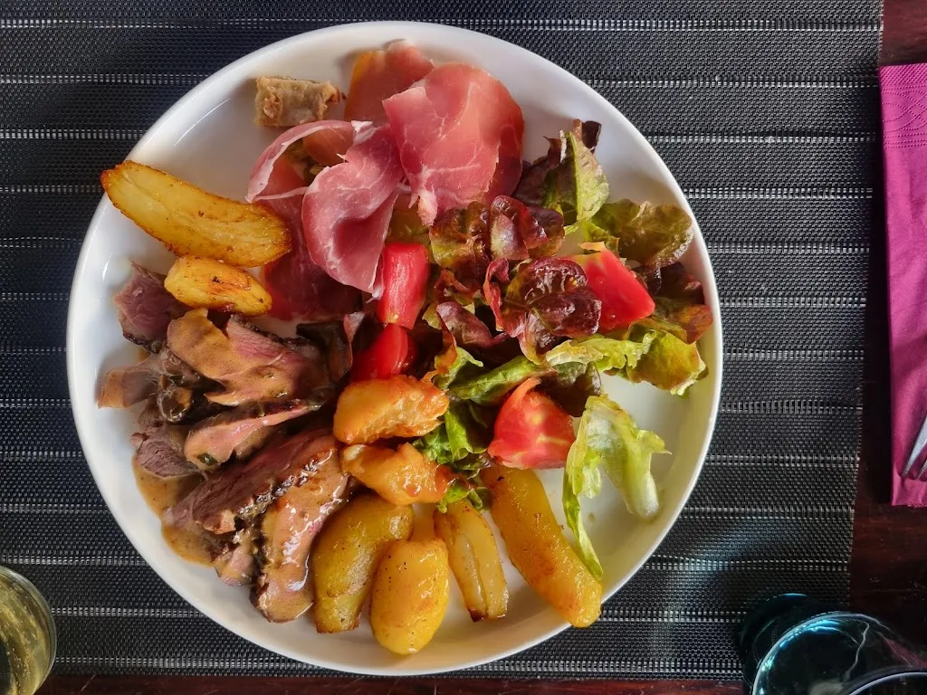 La petite Auberge_Saint-Mayme-de-Péreyrol_slider_image_3