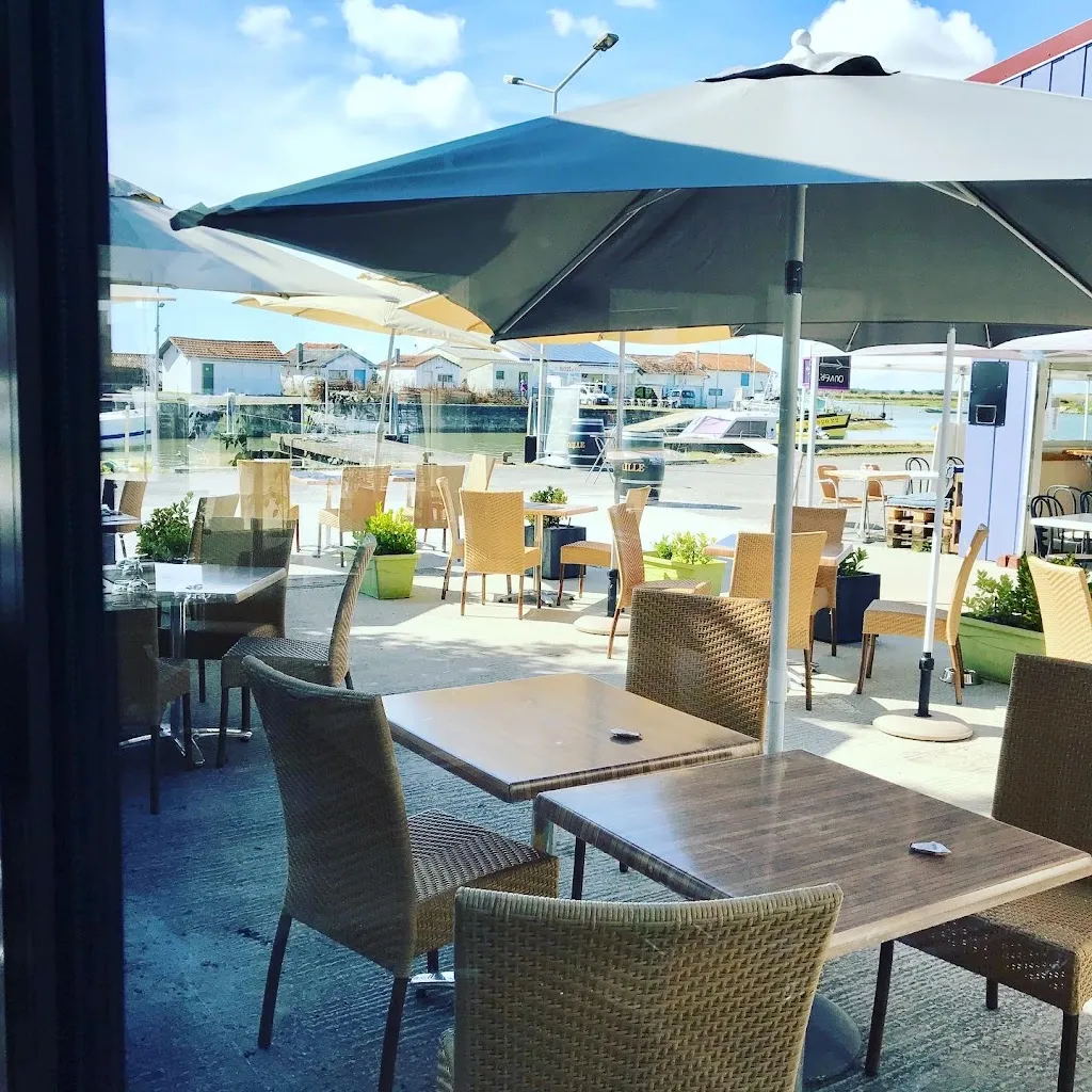 La Cabane Restaurant_L'Éguille_slider_image_1