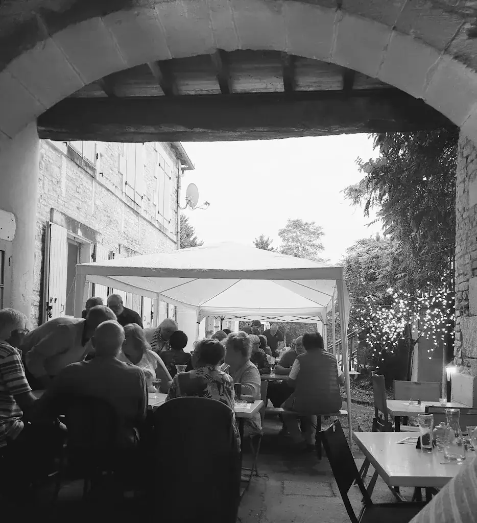 Vikki Lacey_L'Etoile d'Or_Villefagnan_review