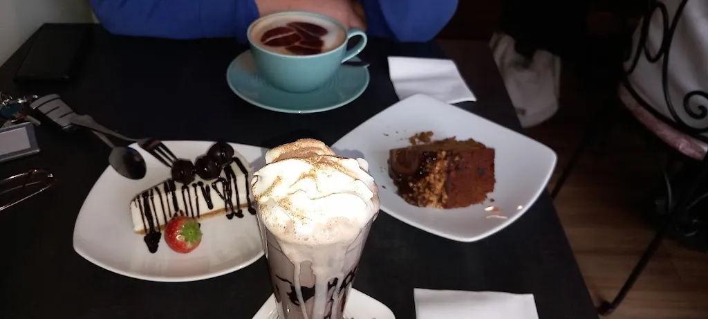 Daisy Paylor_Coffee Cave_Villefagnan_review