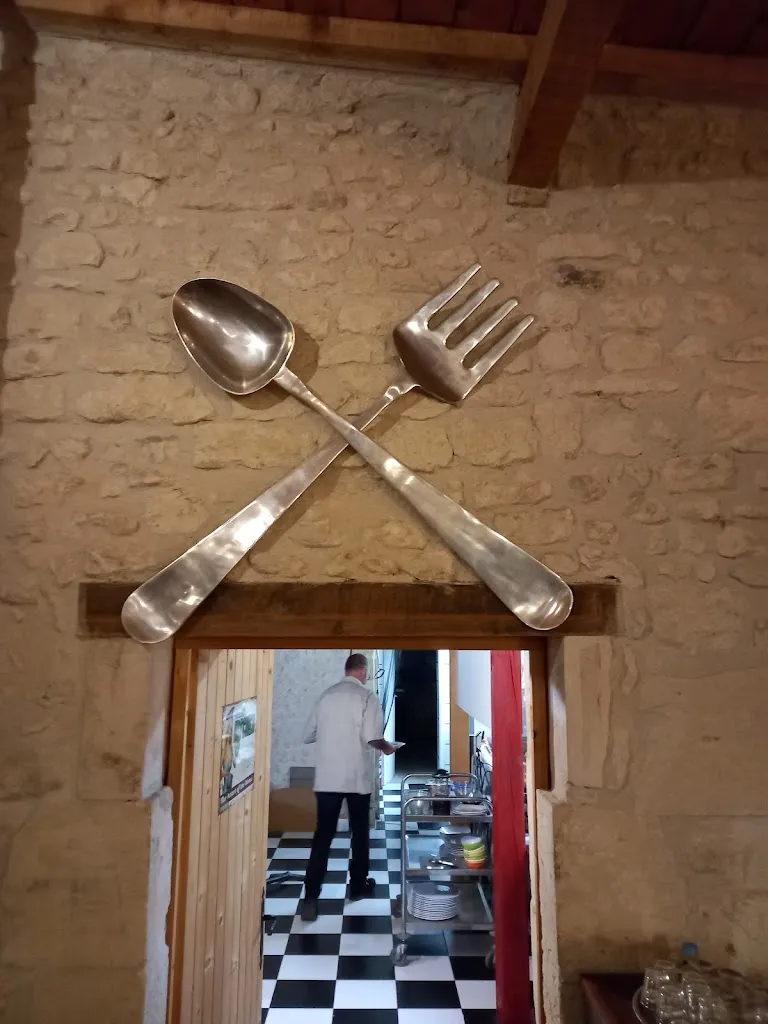 Paul Hallewell_LA DAUGATERIE_Saint-Dizant-du-Gua_review