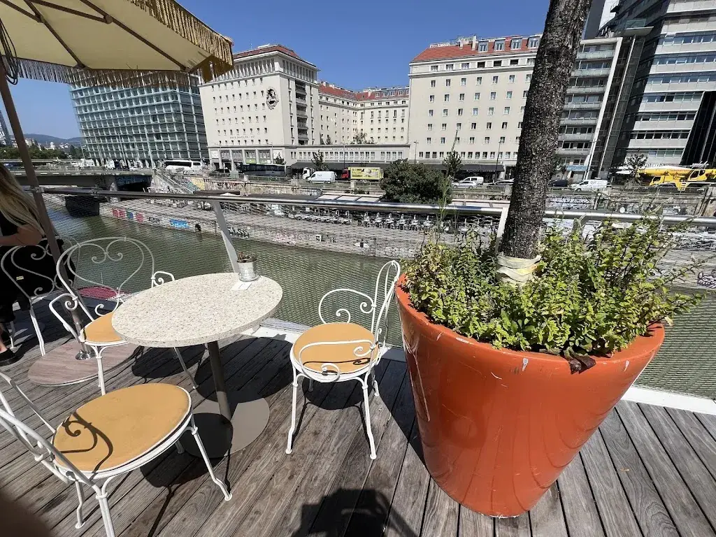 Café & Restaurant Motto am Fluss_Austria_slider_image_2