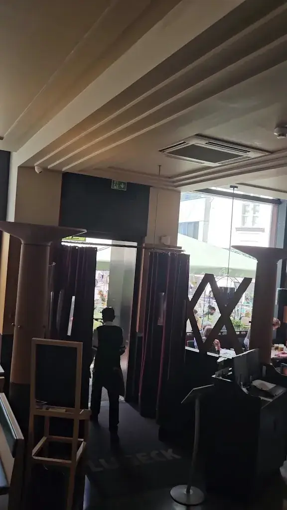 Kate_Lugeck_Austria_review