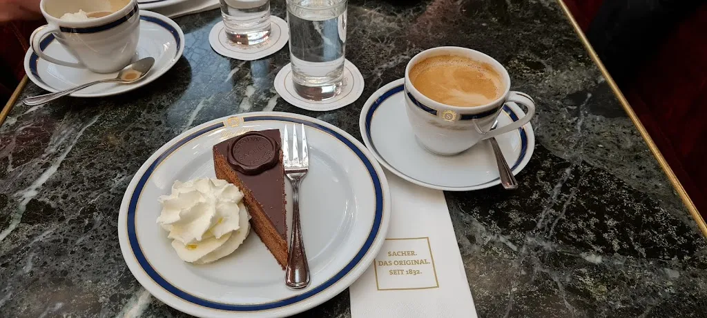 Menu_Restaurant Rote Bar_Austria_image_8