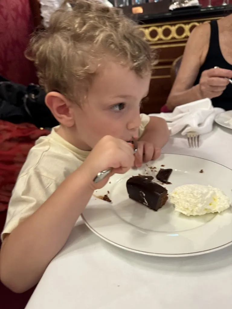 Silvialicius_Restaurant Rote Bar_Austria_review