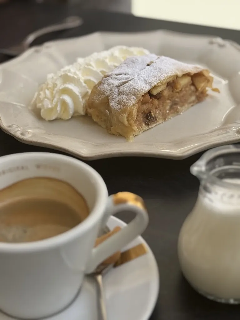 Gabriela Kujawa_Huth Gastwirtschaft_Austria_review