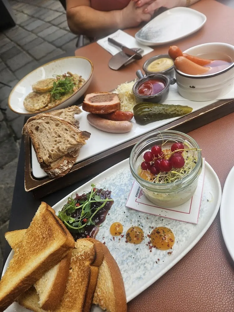 Emma Hand_die Feinkosterei Judenplatz_Austria_review