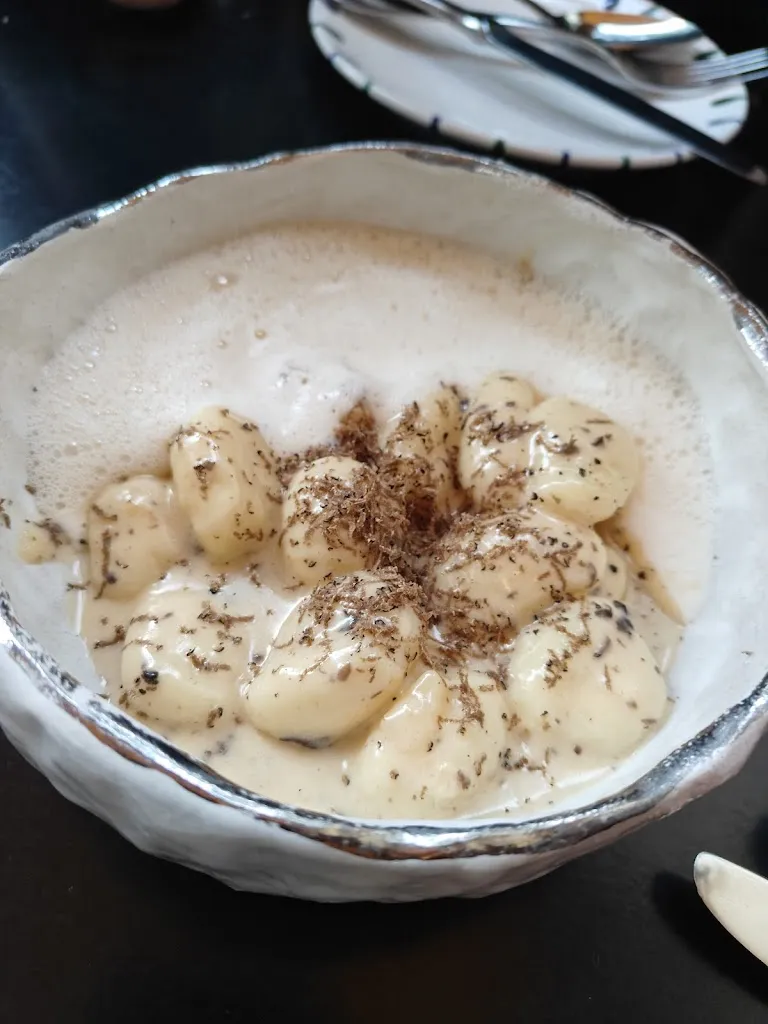 Dhruv Krishna_Skopik & Lohn_Austria_recensione