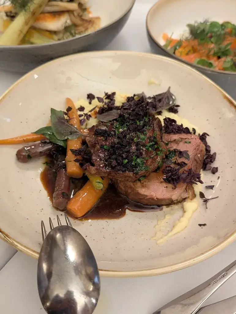 Makai Yee_Vestibül Restaurant im Burgtheater_Austria_review