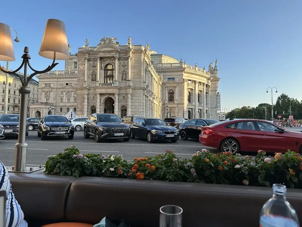 Georgios Fytros_Vestibül Restaurant im Burgtheater_Austria_review