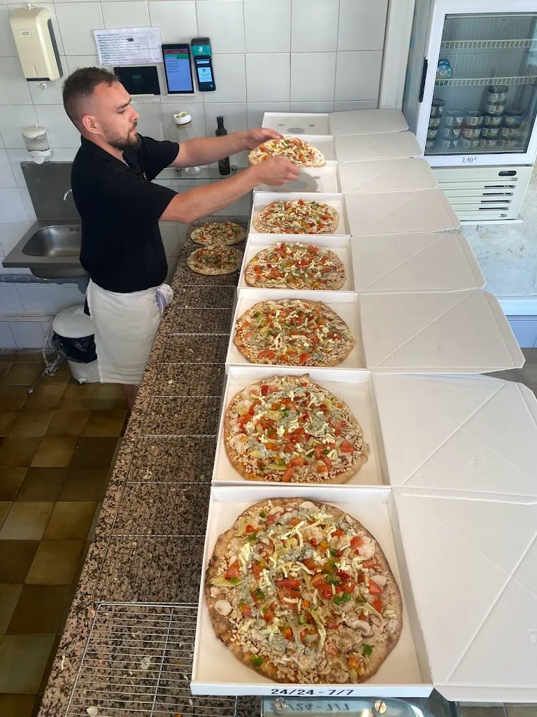 Distributeur 24/24 Pizza Energie_Villiers-en-Plaine_slider_image_3
