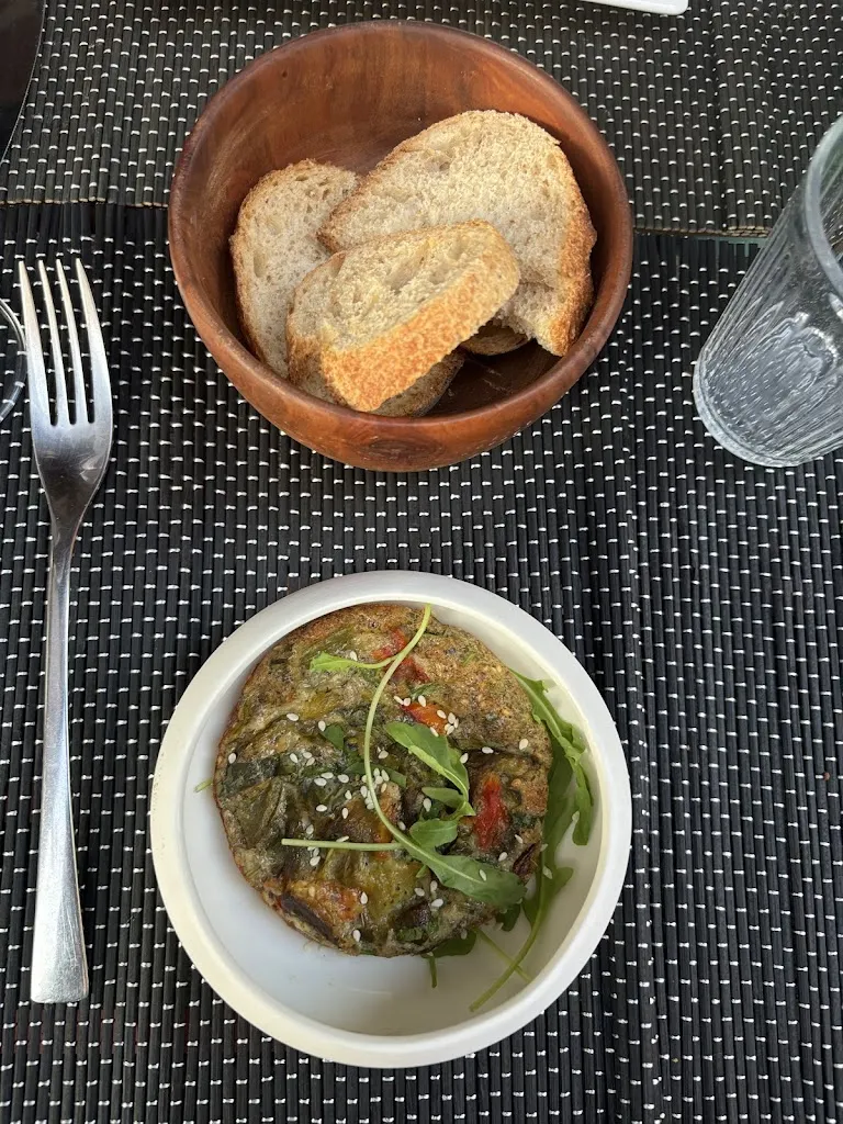 Allyson Aujla_Mama Trøtter_Vienne_review