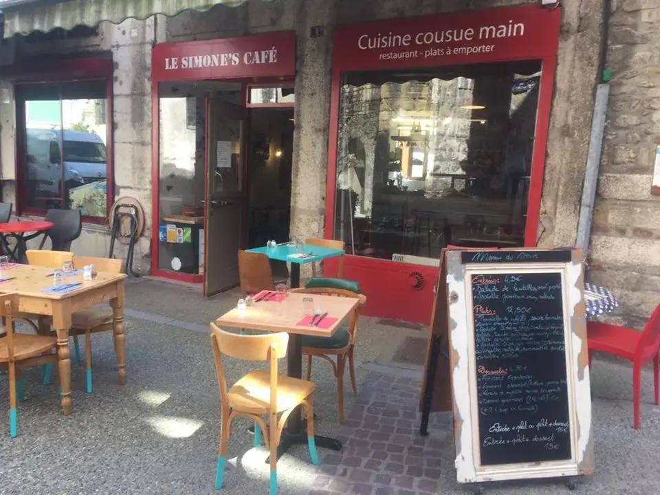 Le Simone'S Café Restaurant in Vienne