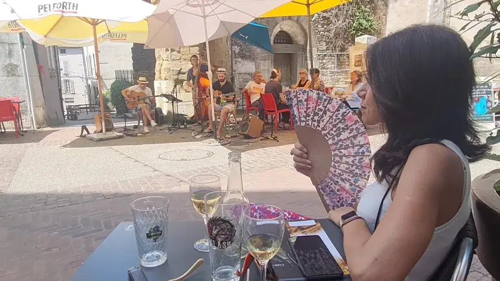 Le Simone'S Café_Vienne_slider_image_2