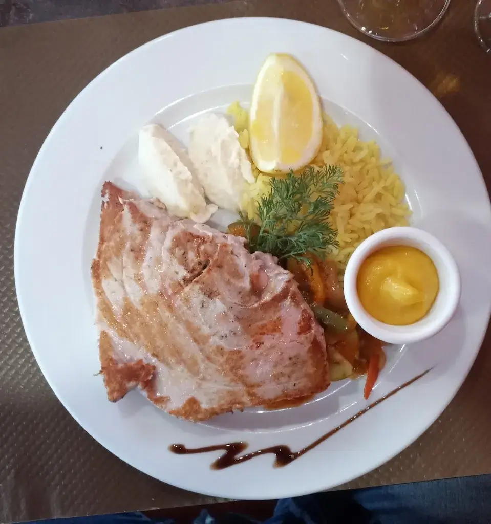 Le Waleli's_Servian_slider_image_3