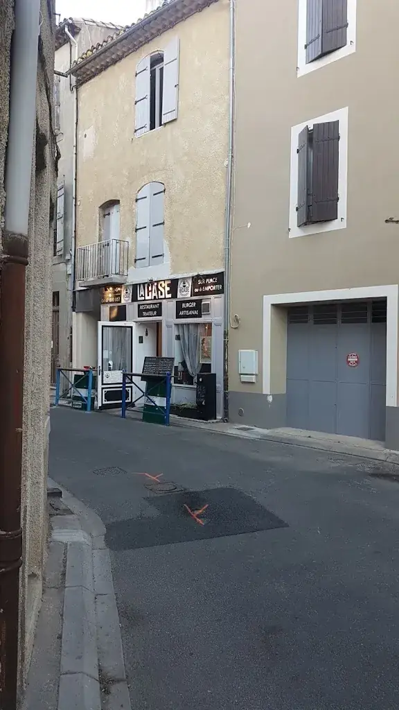 Jelique DuMott_La Case_Servian_review