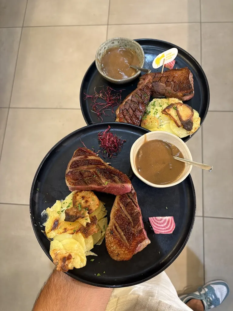 Latitude 43 By Les P’tits Potes restaurant à Magalas